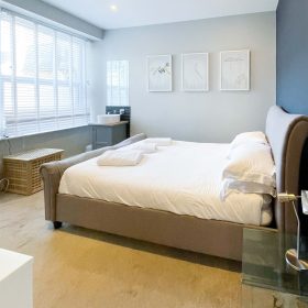 Edge 14 - kate & tom's Large Holiday Homes