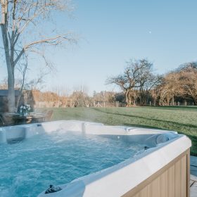 Hot Tub, garden and grounds