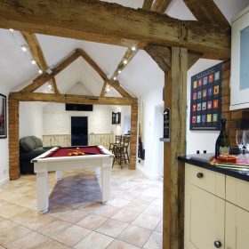 Oak Lake Barn - kate & tom's Large Holiday Homes
