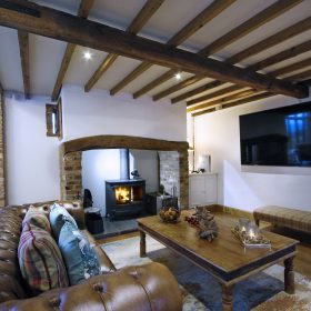 Oak Lake Barn - kate & tom's Large Holiday Homes