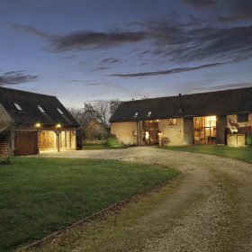 Oak Lake Barn Hot Tub - kate & tom's Large Holiday Homes