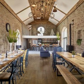  Courtyard Barns - kate & tom's Large Holiday Homes