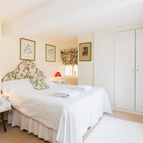 Coach House Cottages - kate & tom's Large Holiday Homes