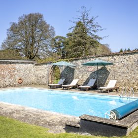 Blackdown Grange - kate & tom's Large Holiday Homes
